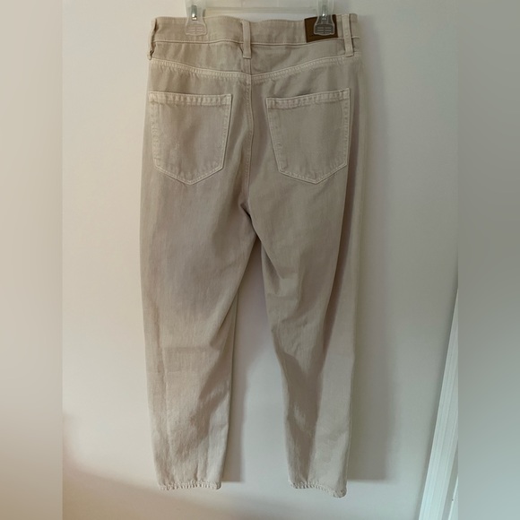 American Eagle | High-Rise Straight Fit Jeans - Picture 2 of 5